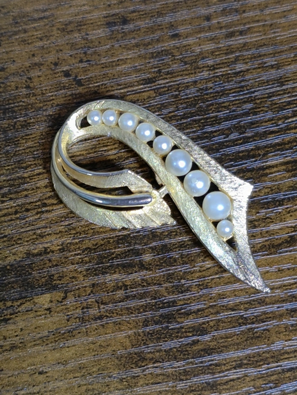 Vintage Mid-Century Faux Pearl Leaf Brooch - Brushed Gold Tone